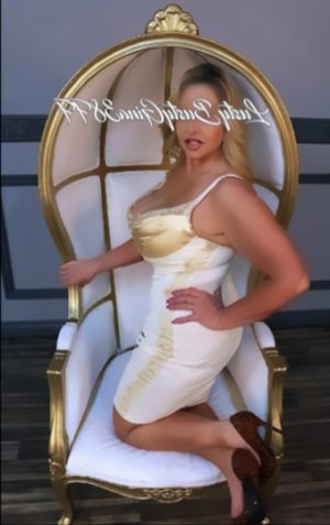 Elley adult dating in Upper St. Clair